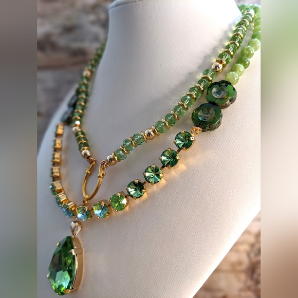 Green Crystals & Jade Pendant  Two Strand Necklace In Yellow Gold - Picture 3 of 9